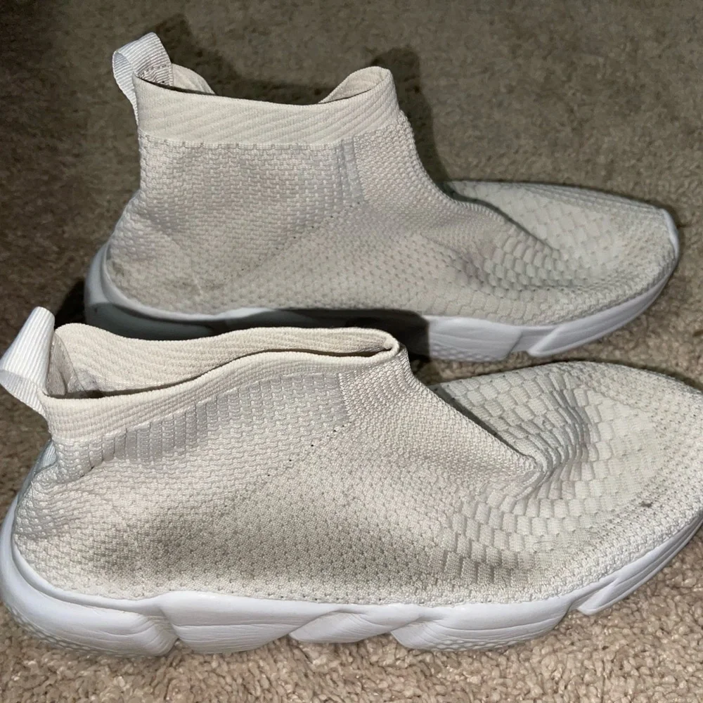 Sneakers - Picture 1 of 6